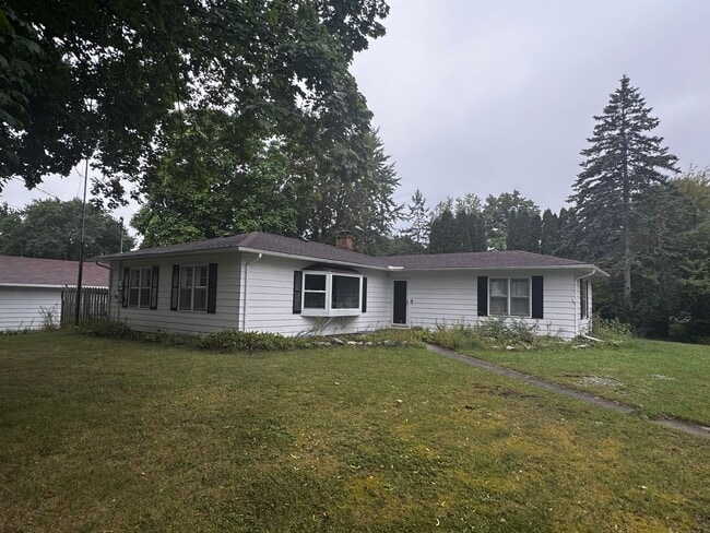 Building Photo - 703 Crescent