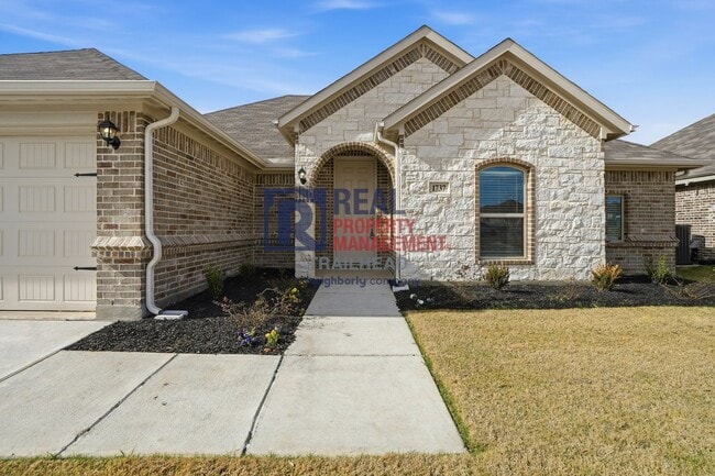 Photo - Thoughtfully Designed 4 Bed Home with Elevated Interiors and Lake Views