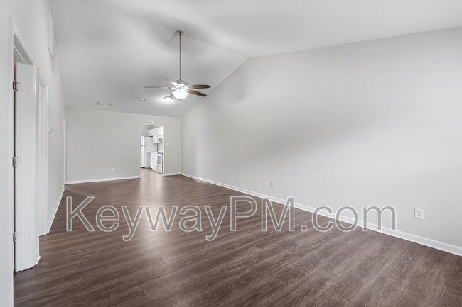 Photo - 103 Ginkgo Ln