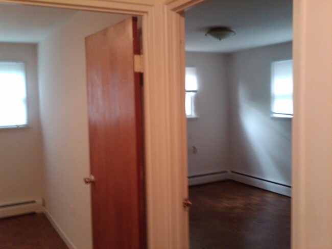 Parquet Flrs & Ktchn Remodeled - 2401 Grandview Ave Apartments