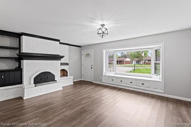 Photo - 2479 Ivanhoe Dr