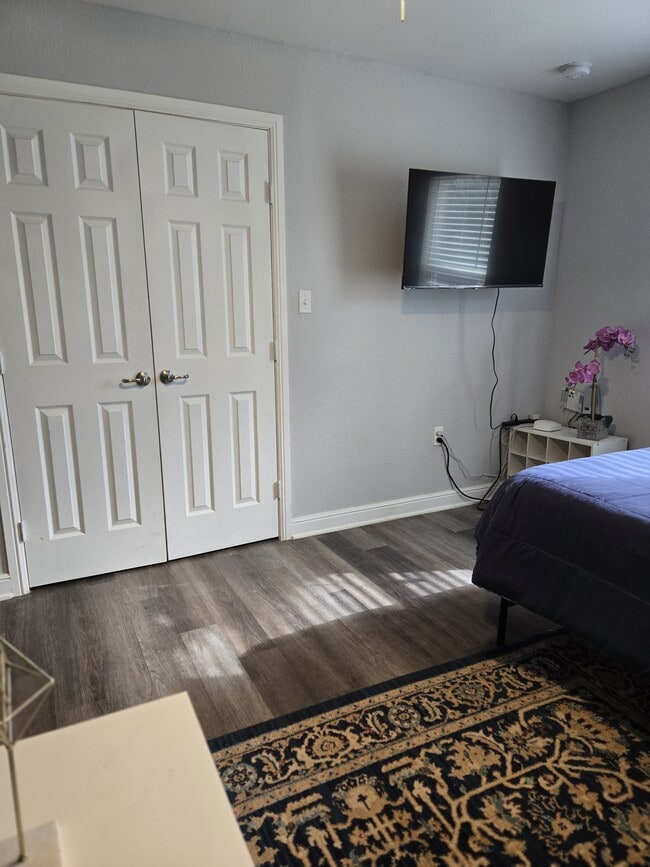 Photo - 1313 Bridges St