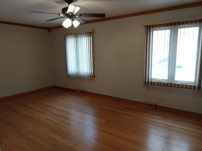 Photo - 1343 Woodview Ln