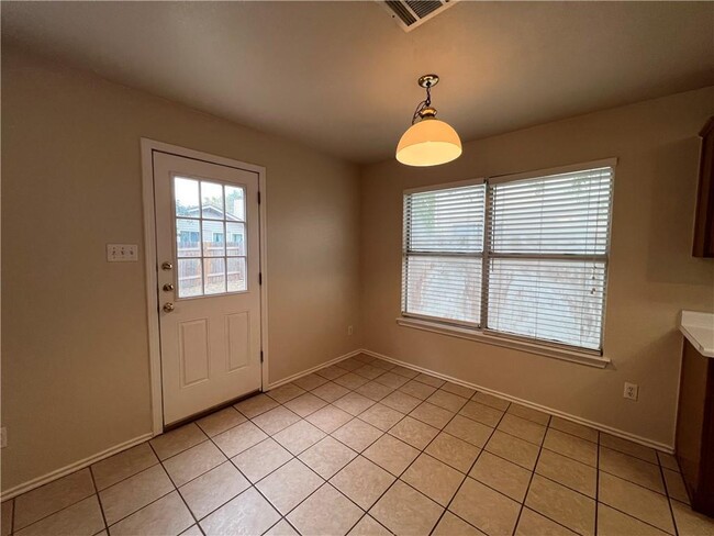 Photo - 1033 Christopher Ave