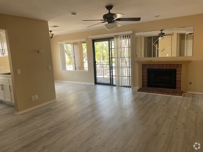 Building Photo - 1038 Grape St Unit 1038 Rental
