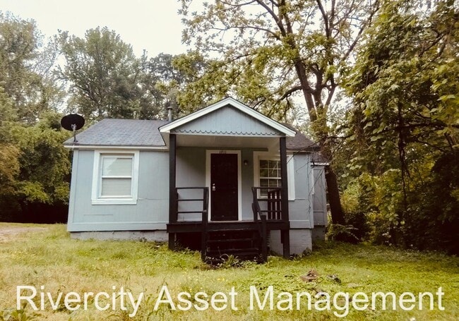 Building Photo - 1911 The Oaks Ave