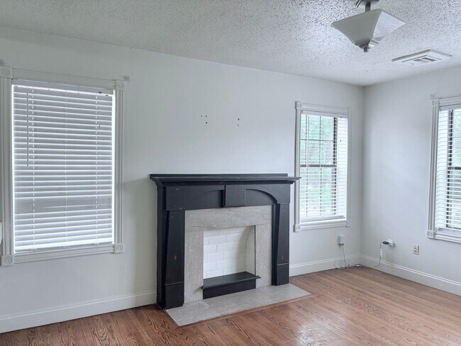 Photo - Vintage Charm Meets Downtown Convenience! Unit 2