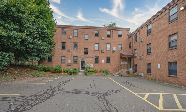 Building Photo - 20-30 Peck St