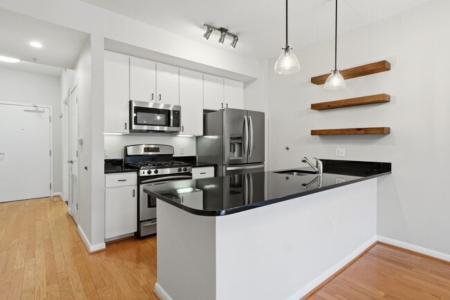 Building Photo - 1001 L St NW Unit 704