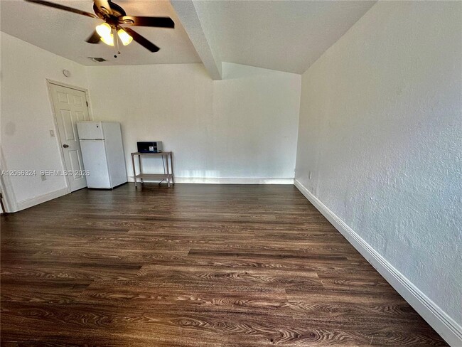 Building Photo - 6773 Camelia Dr Unit efficiency