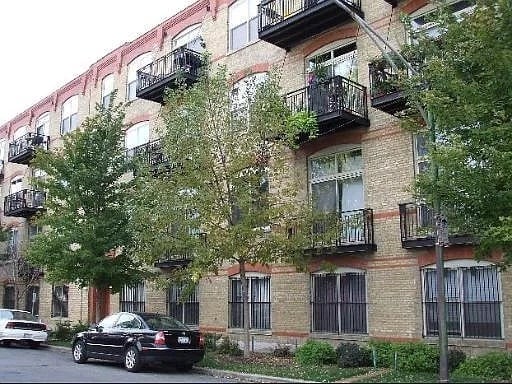 Building Photo - 1740 N Maplewood Ave Unit 116