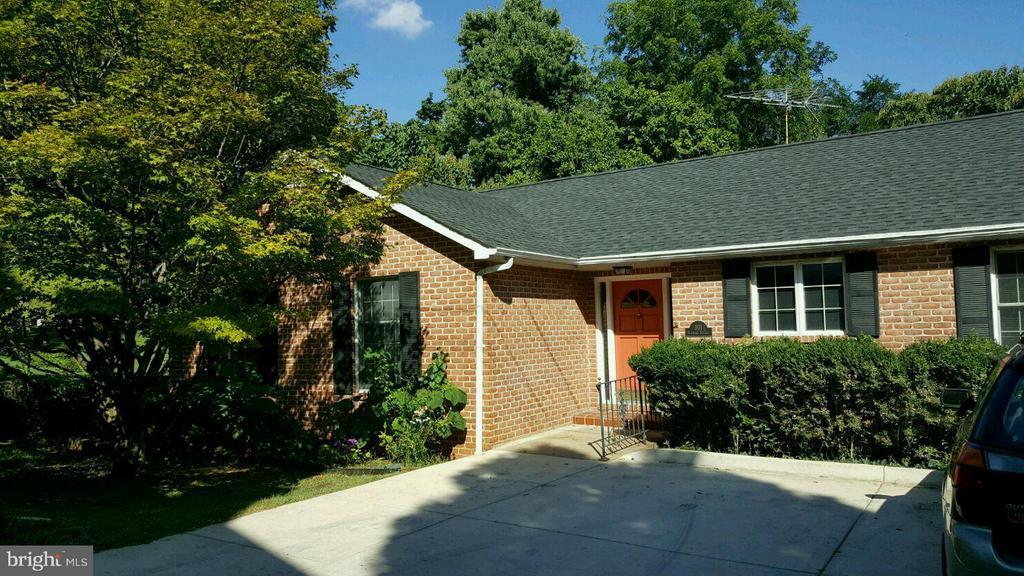Photo - 301 Gilmore St