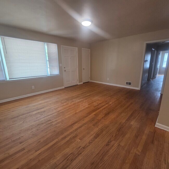 2916 Walden Dr