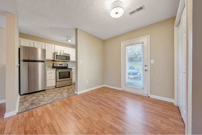 Photo - 210 Tinkerview Dr