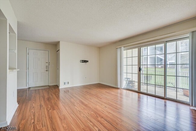 Photo - 69 Amberly Ct