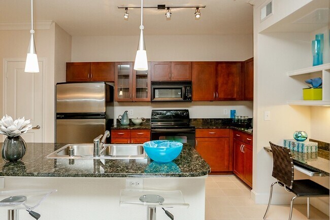 Building Photo - Galleria Luxury for Less! Unit 30S Rental