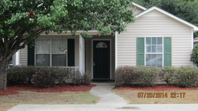 Quaint home in the city. - Quaint home in the city.