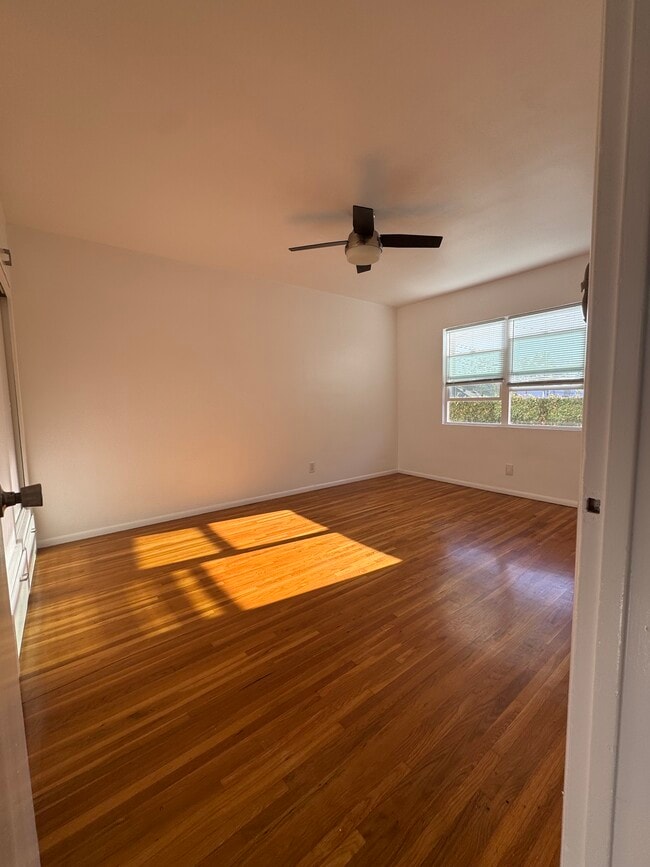 Building Photo - 1380 Masselin Ave Unit 7