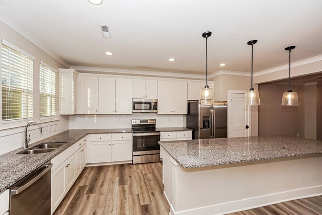 Building Photo - Brand New End-Unit Townhome | 3 BR/2.5BA | 1-Car Garage | Near Downtown Mooresville