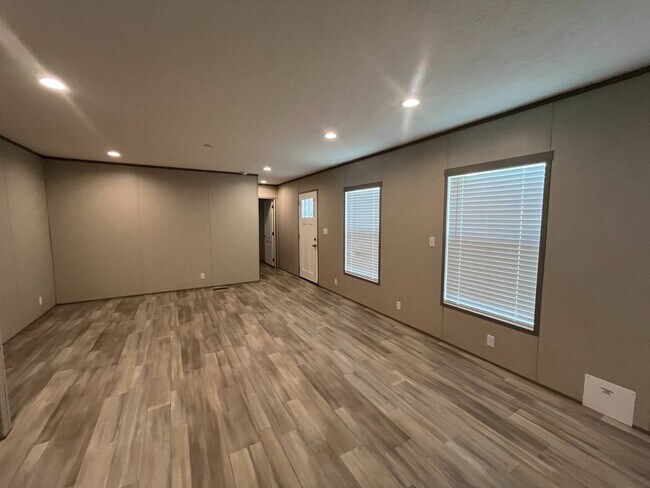 Photo - 3110 Victory Dr