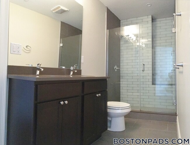 Building Photo - 339 D St