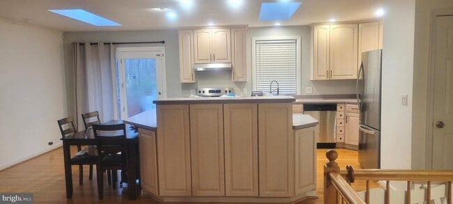 Photo - 2133 Hallmark Dr