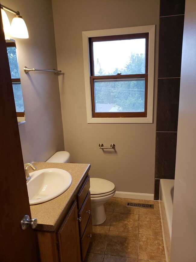 Photo - 3 bed 2 bath Newly Remodeled