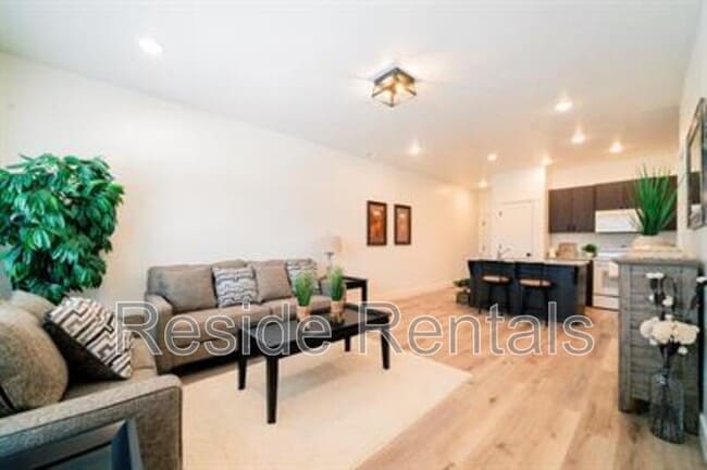 Photo - 220 Spring Creek Pkwy