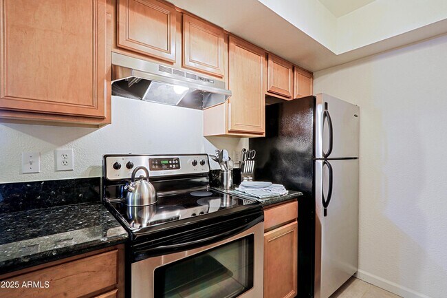 Photo - 740 W Elm St Unit 116