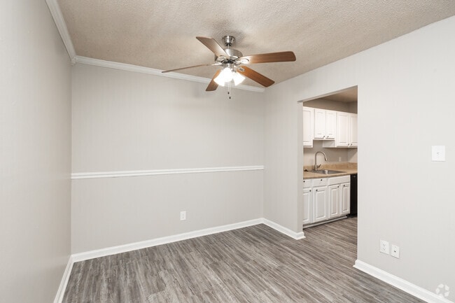 2BR, 1BA - 900SF - Dining Room