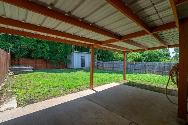 Photo - 1053 Brianna Way
