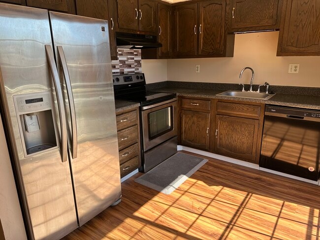 Photo - 1505 Harewood Sq