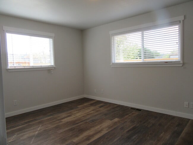 Photo - 2 bedroom 1 bath duplex in downtown Kent