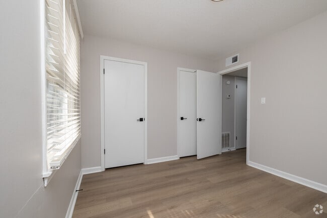 1BR, 1BA - 500SF - Bedroom