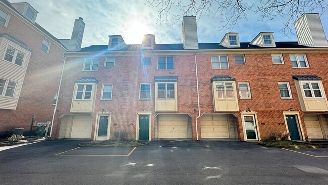 Photo - 519 W 20th St