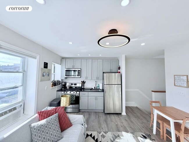 Photo - 716 Hancock St