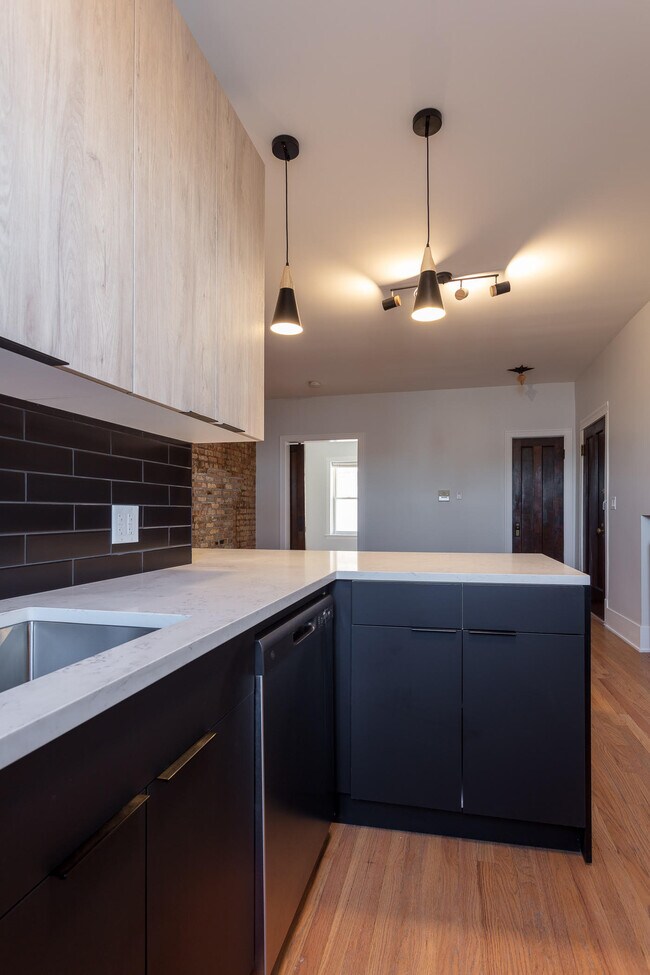 Photo - 4011 N Lowell Ave Unit 3W