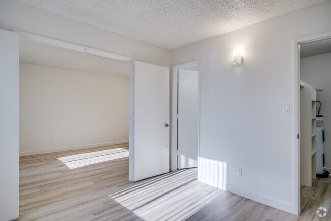 1BR, 1BA - 500SF