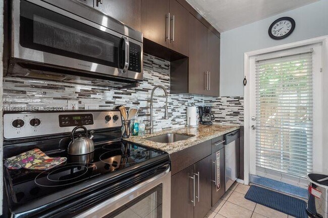 2033 NE 33rd Ave Unit 3