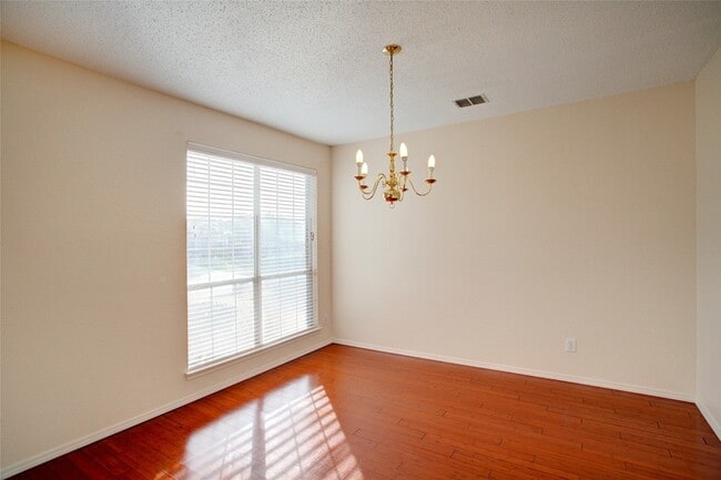 Photo - 3507 Tamarack Dr