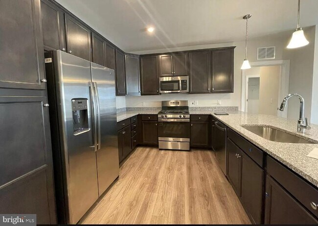 Photo - 3925 Fair Ridge Dr Unit 304