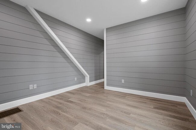 Photo - 211 W Broad St