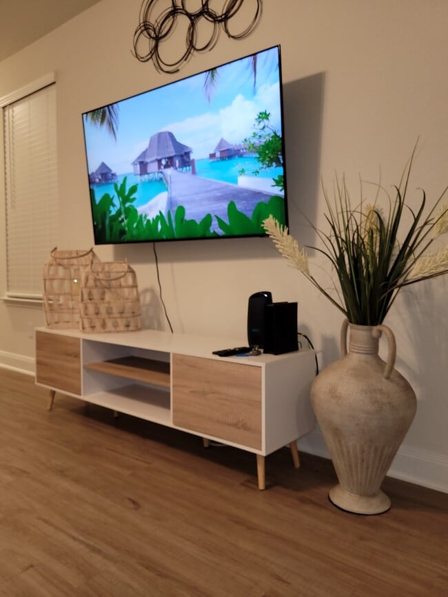 Photo - 13810 Enzo Gate