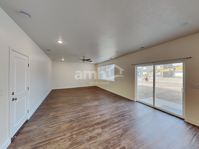 Photo - 194 N Dry Crk Rd