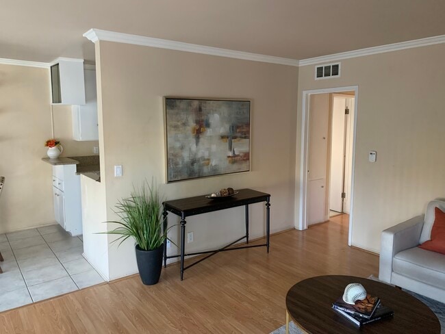 Photo - 1221 S Sherbourne Dr Unit 4