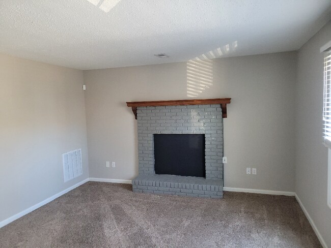 Photo - 303 Picadilly Square