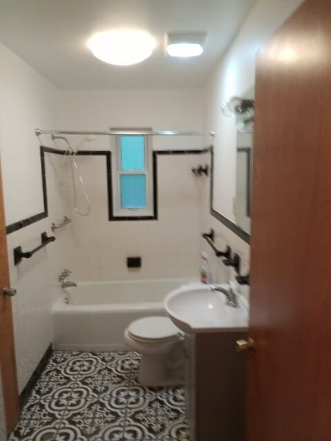 Photo - 690 Gordon Dr