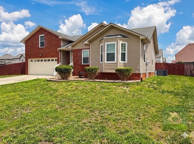 Building Photo - Charming & Spacious Large Home with Bonus Room