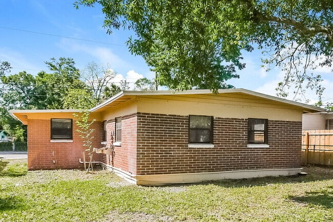 Photo - 714 S 42nd St House