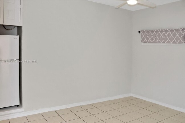 Building Photo - 1000 SW 140th Ave Unit Eff